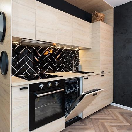 Loft Style Apartments Opienskiego With Parking By Noclegi Renters Poznan Luaran gambar