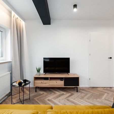 Loft Style Apartments Opienskiego With Parking By Noclegi Renters Poznan Luaran gambar