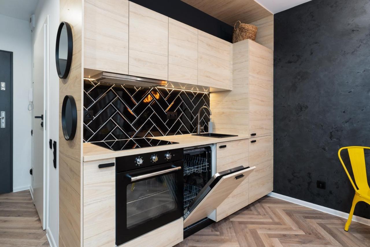Loft Style Apartments Opienskiego With Parking By Noclegi Renters Poznan Luaran gambar