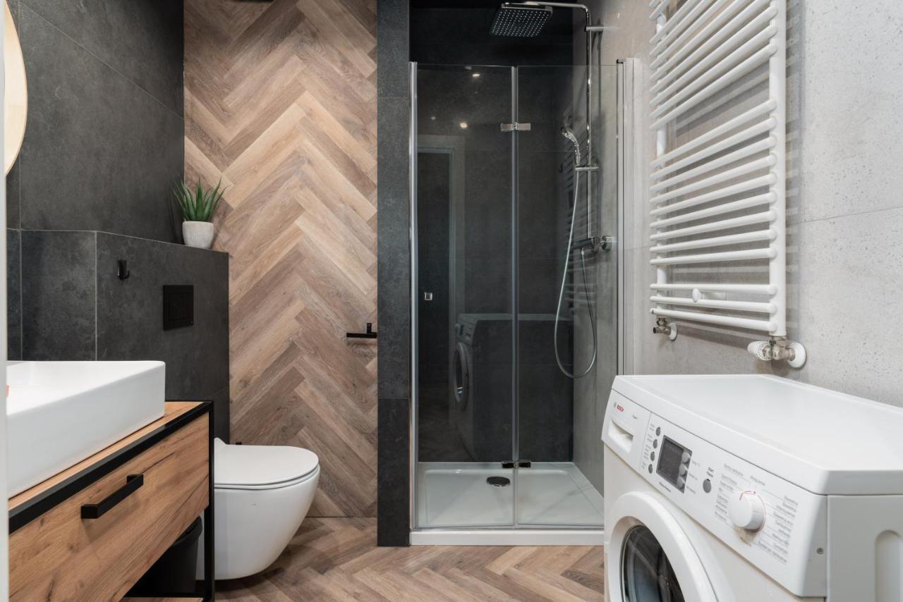 Loft Style Apartments Opienskiego With Parking By Noclegi Renters Poznan Luaran gambar