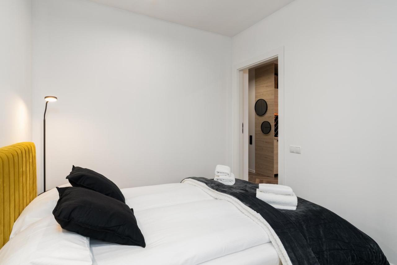 Loft Style Apartments Opienskiego With Parking By Noclegi Renters Poznan Luaran gambar